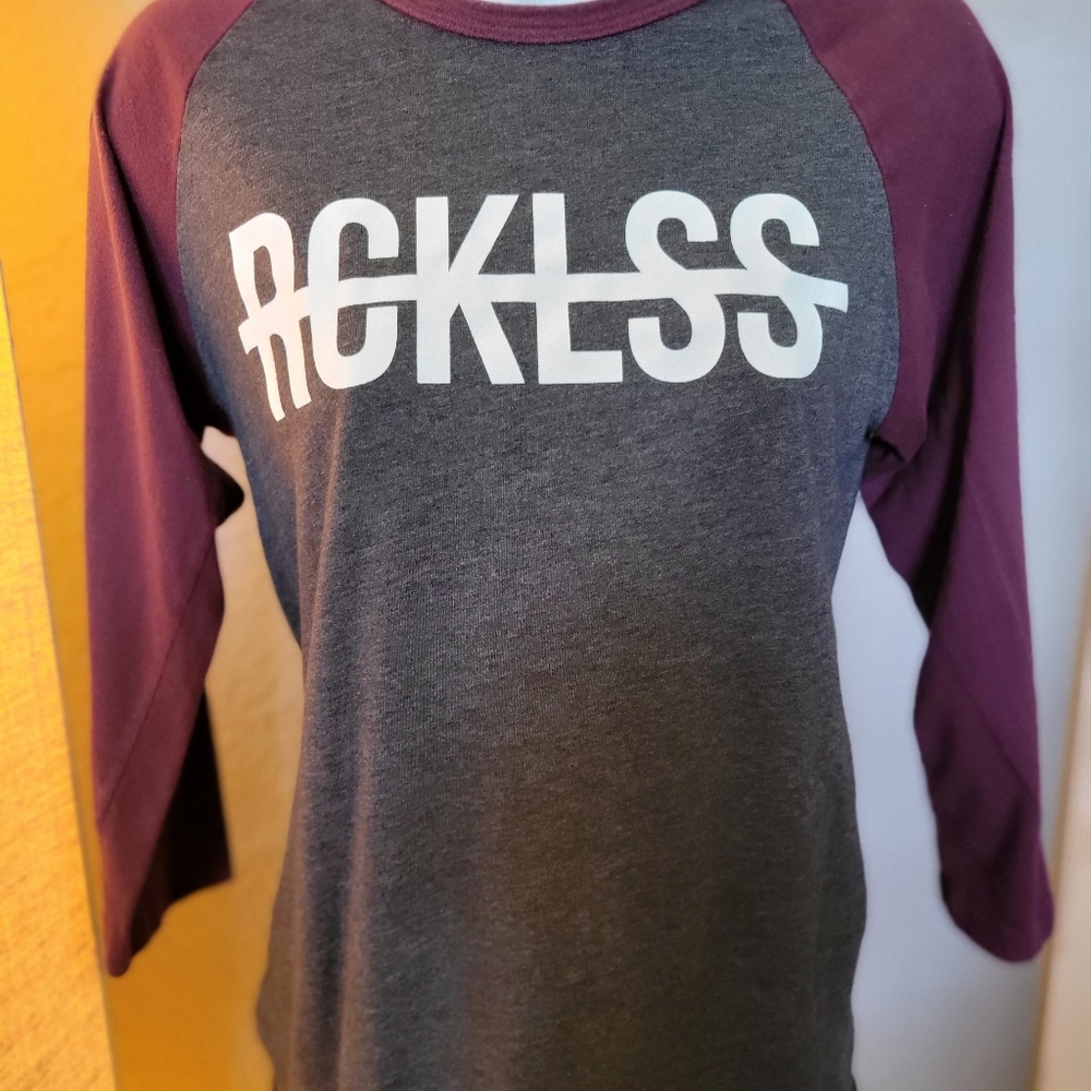 Y&R RCKLSS size medium 3/4 sleeves gray with burgundy 3/4 sleeves tshirt